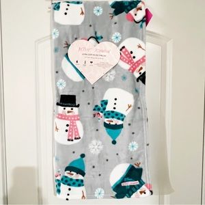 Betsey Johnson ultra Soft Plush Throw Christmas snowman blanket